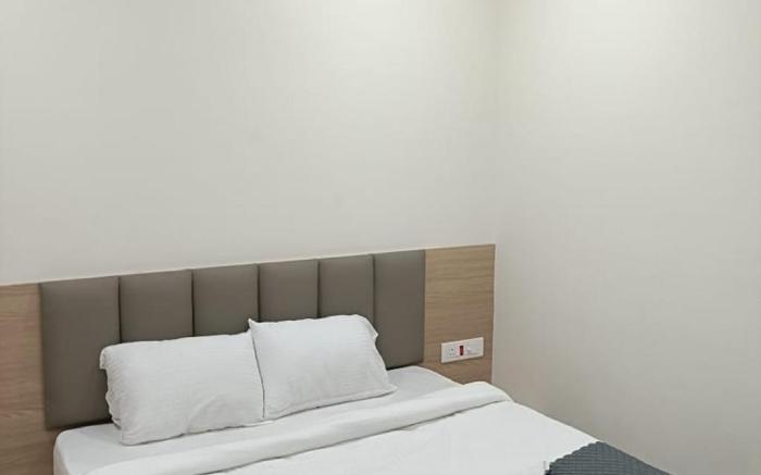 Hotel Saffron Groves