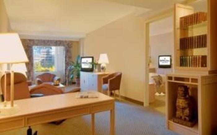 Holiday Inn Montreal Centre Ville Downtown By IHG