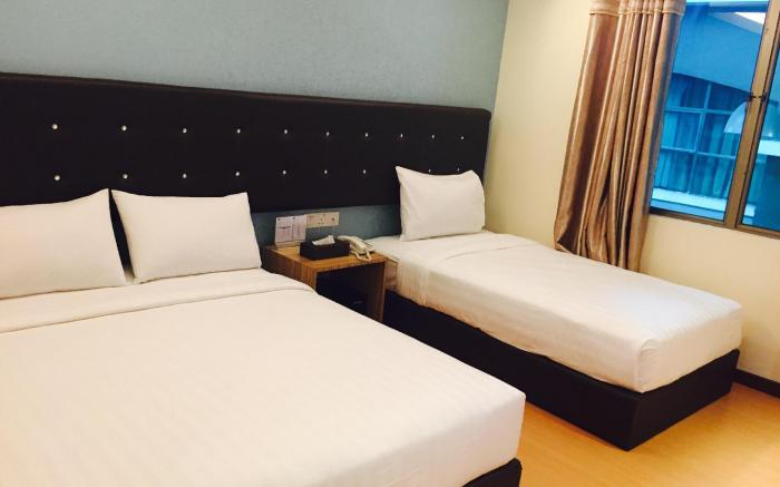 Ease Hotel