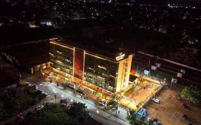 Town Square Suites