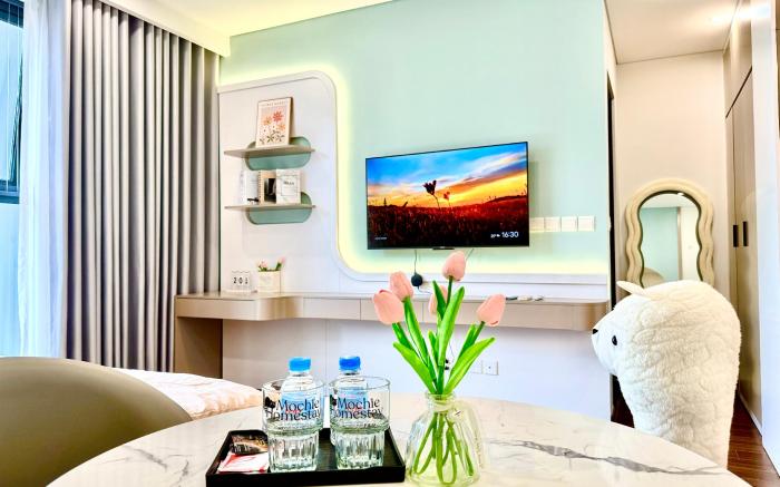 Lux Suite - Free Pool & Gym, Vinhomes Smart, Hanoi