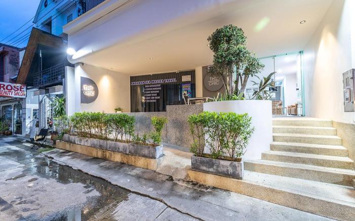 THE CHIC PATONG