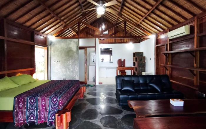 Thea Villa - Spacious Bedroom with Terrace
