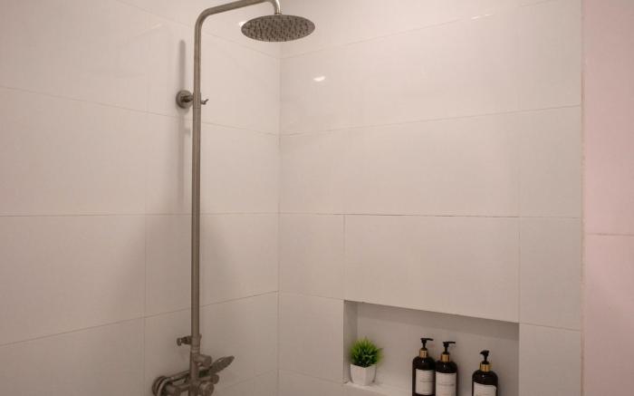 Cozy Twin Room w/ Mountain View – Relax & Unwind!