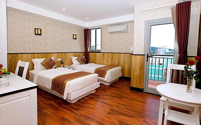 Golden Rain 2 Hotel