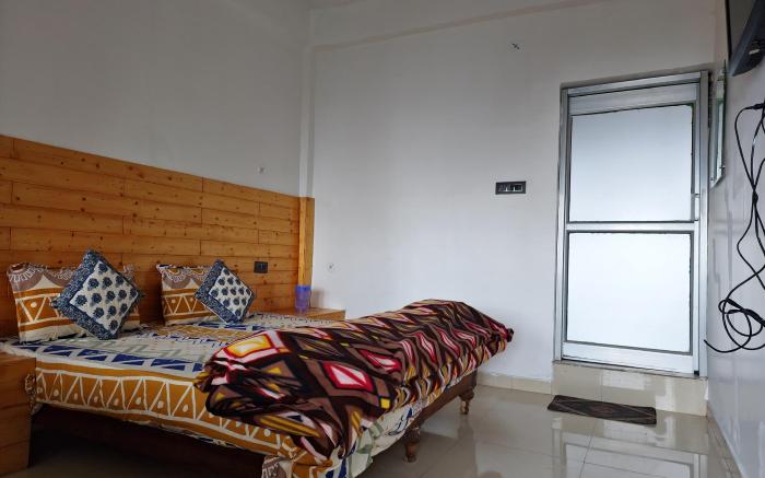 Hotel Relax Max Sariyatal Nainital