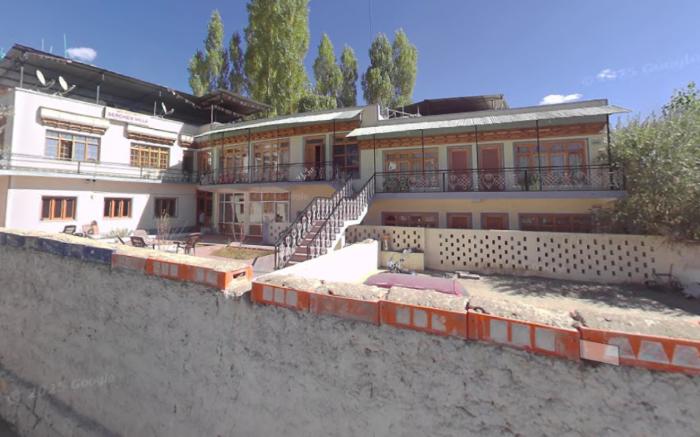 Cheerful Villa
