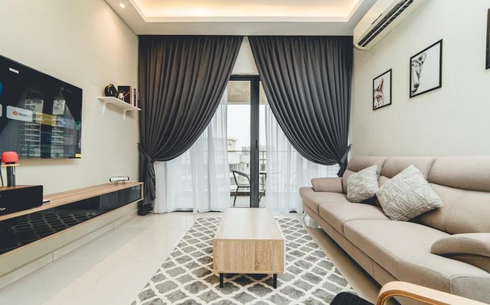 Danga Bay Family CrestJoy 3BR 6pax Balcony