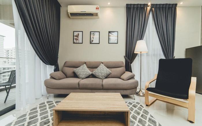 Danga Bay Family CrestJoy 3BR 6pax Balcony