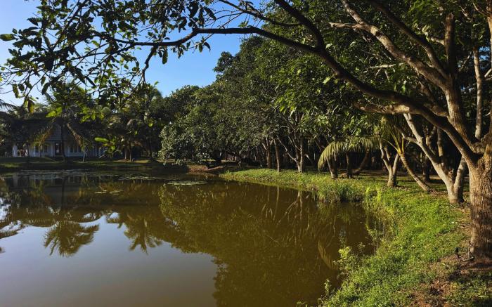 The Shenu Lake House - Private 4 BR Pool Villa 