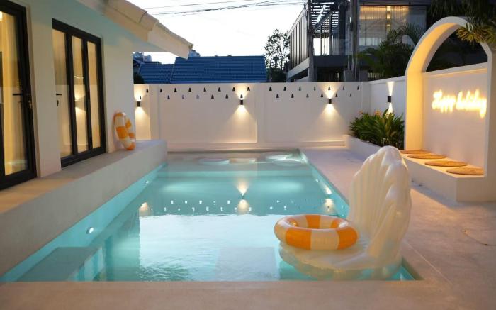 Baan Sabai Pattaya beachfront pool resort villa