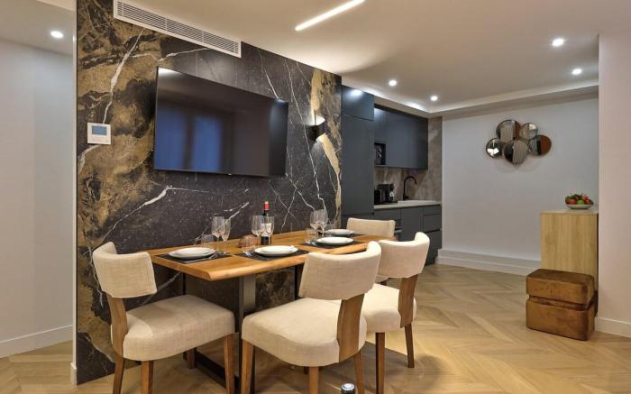 Superb AC Apartment  Champs de Mars Eiffel Tower