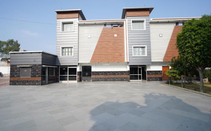 Cr Resort And Hotel