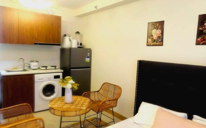 Luxury poolview condo with pool access 
!