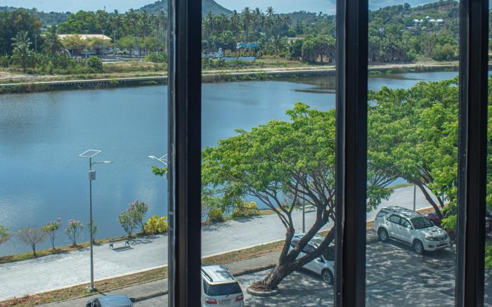 Nora Lakeview Hotel