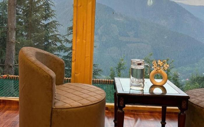 The Woodnest - Serene Wooden Suite with Jacuzzi