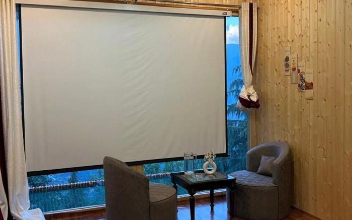 The Woodnest - Serene Wooden Suite with Jacuzzi