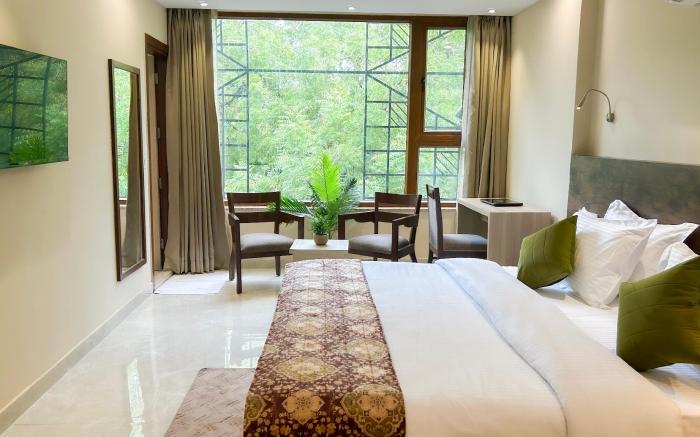 Iris suites Kalkaji