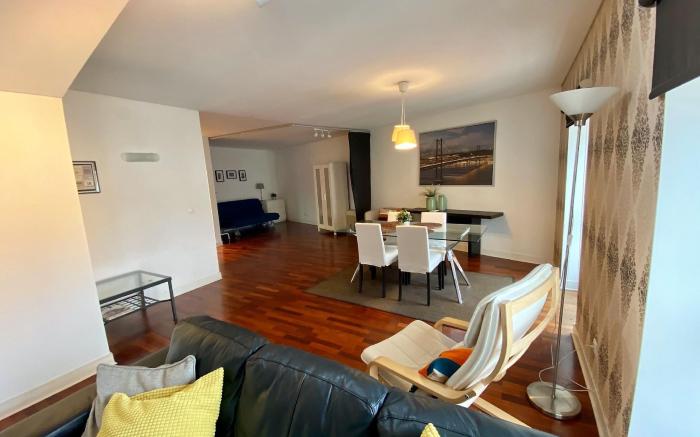 DOWNTOWN RIVER SIDE by Homing