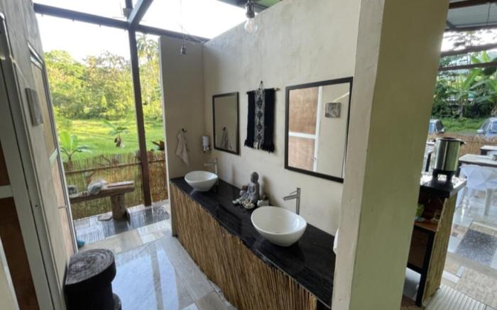 La Comarca River Glamping Dome near Manuel Antonio