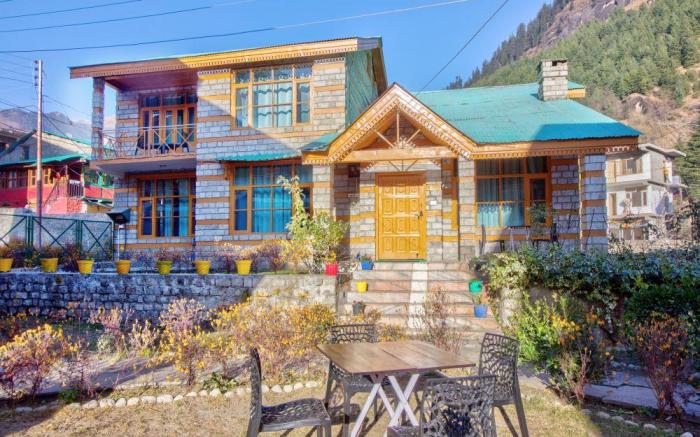 Aaranya Valley View:-1BR(SF)| Manali| by homeyhuts