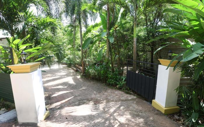 Airport Green Villa
