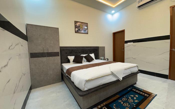 Satya Nikunj INN
