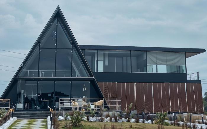 Praan Valley | A-Frame Stay w/ Pool by Homeyhuts