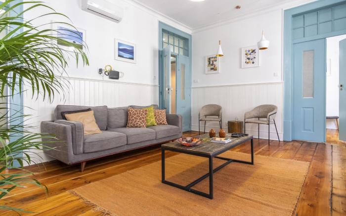 LV Premier Baixa DO1- Spacious, central, AC/design