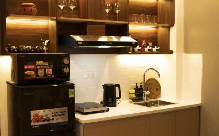 Street-facing room| 2BR| Balcony| Elegance Home