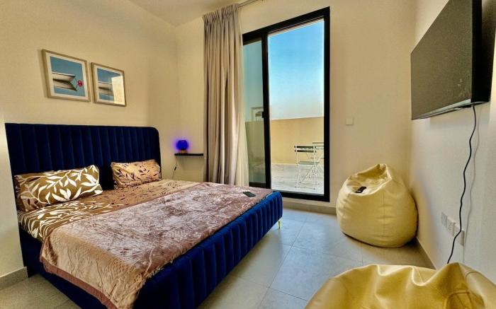 Spacious terrace. Neat unit.