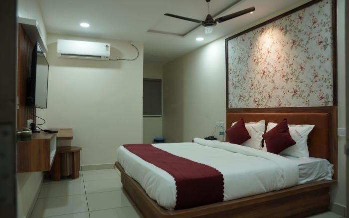 Sri Saaradhi Grand