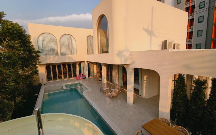 OSCARA POOLVILLA  BANGSAEN