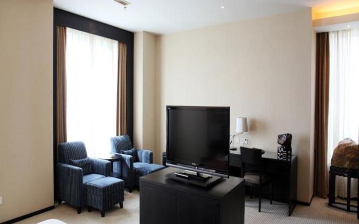 Hundred Centuries Hotel