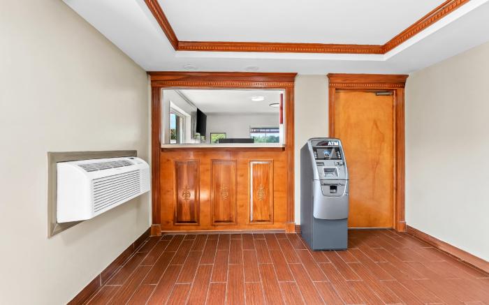 Red Carpet Inn and Suites