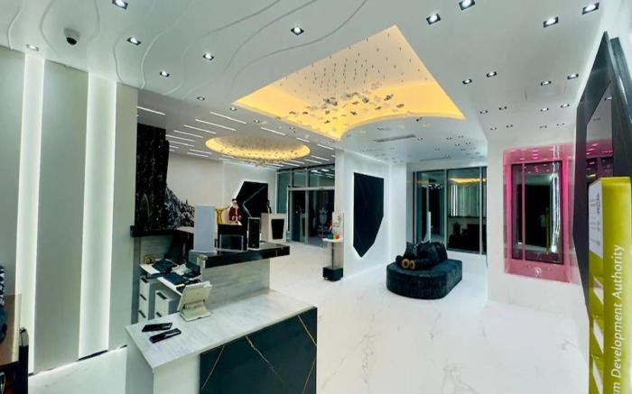  Royal Tulip Dancenter Suites Sharjah
