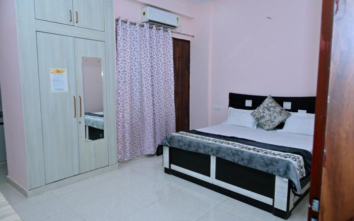 Maa Ganga Homes |Room No 202(No unmarried couples)