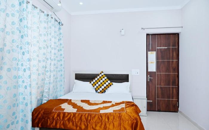 Maa Ganga Homes| Room No 303(No unmarried couples)