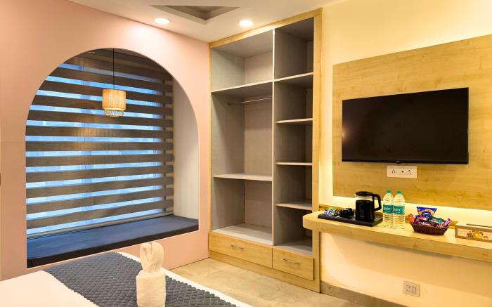 NURI'S NEST AND NOTCH