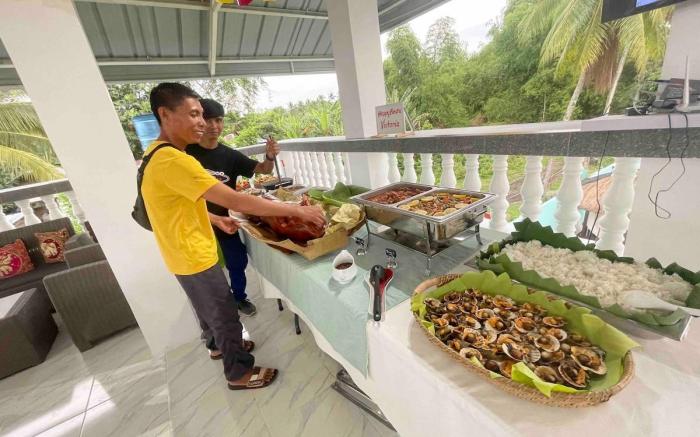 1 Bed  with adjoining bath