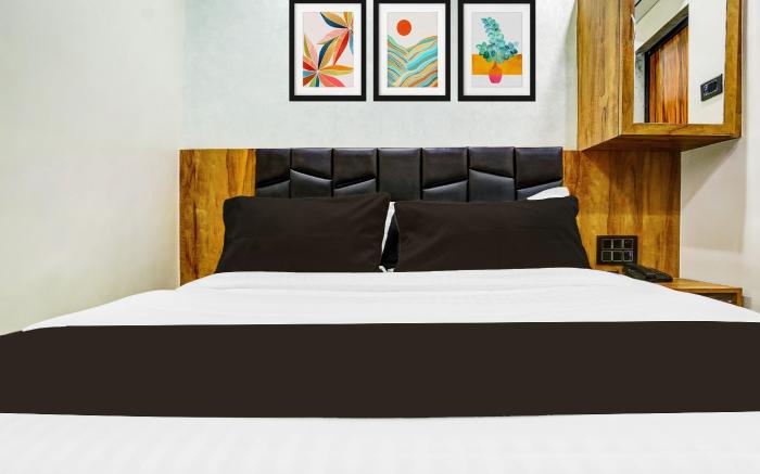 Collection O Mumbai Khar Road Railway Station