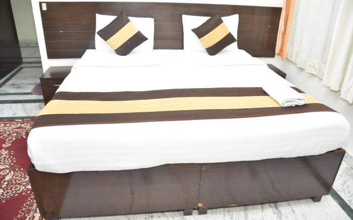 Tipsyy Inn Suites 006