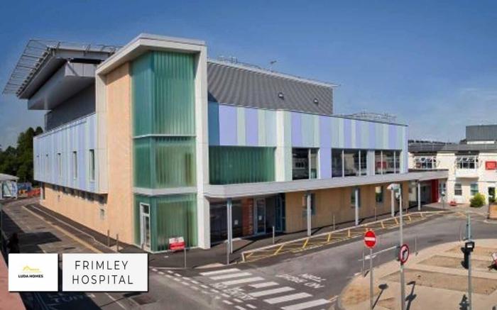 Camberley/ Sleeps 8 / Next to Hospital w/ Parking