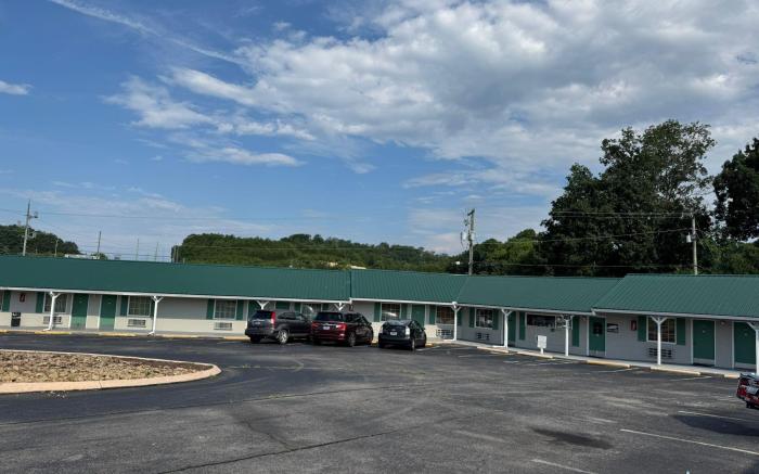 Holiday Motel by Belvilla Cleveland, TN