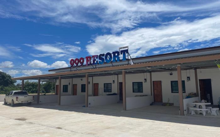 999 Resort บริการห้องพัก