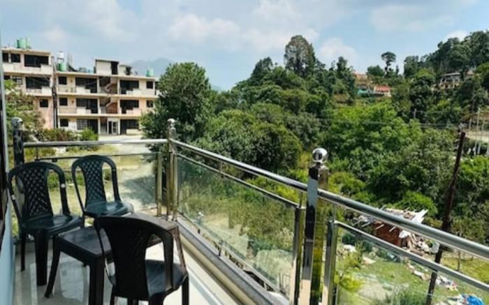 Araina Stays 8.8km from Bhimeshwar Mahadev Temple