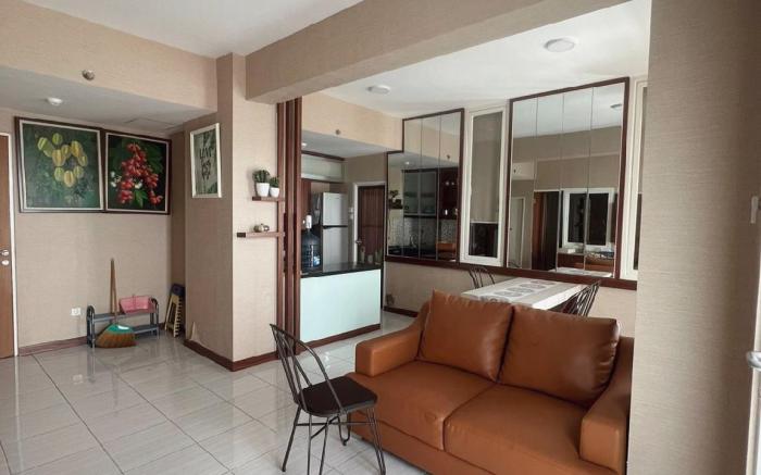 Apartemen Puncak Dharmahusada 3BR with cozy living