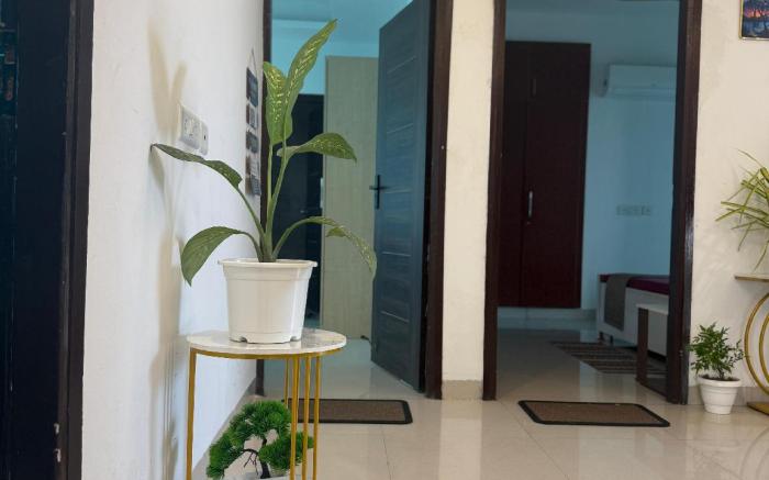 SkySwimStay – Luxury High-Rise Apartment with Pool