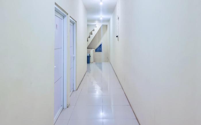 RedDoorz @ Guest House A2 Near Rita Mall Tegal