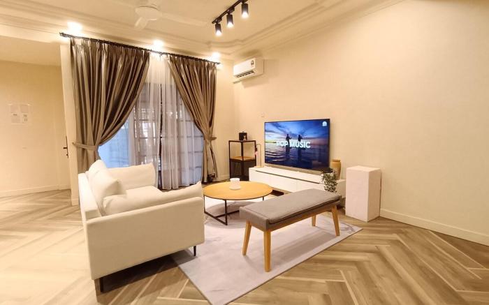 Tere Home Subang Double Storey 8 Pax